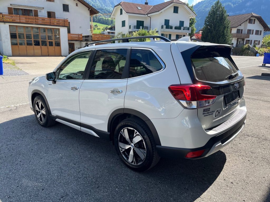 SUBARU FORESTER 2.0i e-Boxer Luxury, Mild-Hybrid Petrol/Electric, Second hand / Used, Automatic - 5