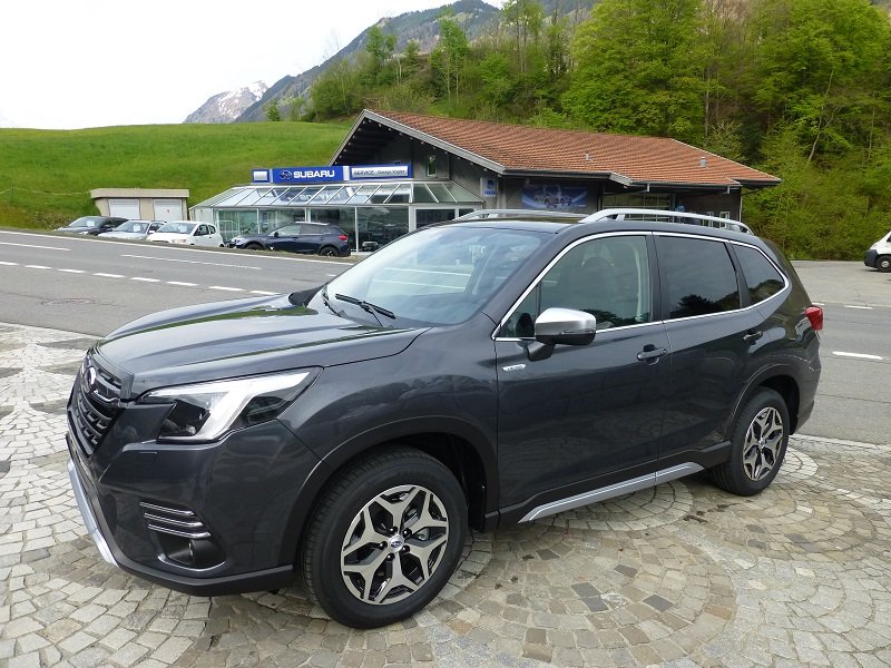 SUBARU Forester Station 2.0i e-Boxer Swiss Plus