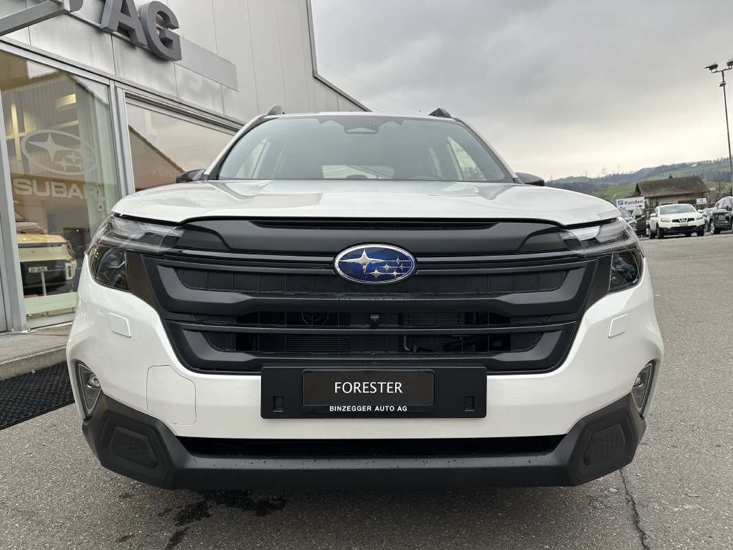 SUBARU Forester Station 2.0i e-Boxer Swiss Plus