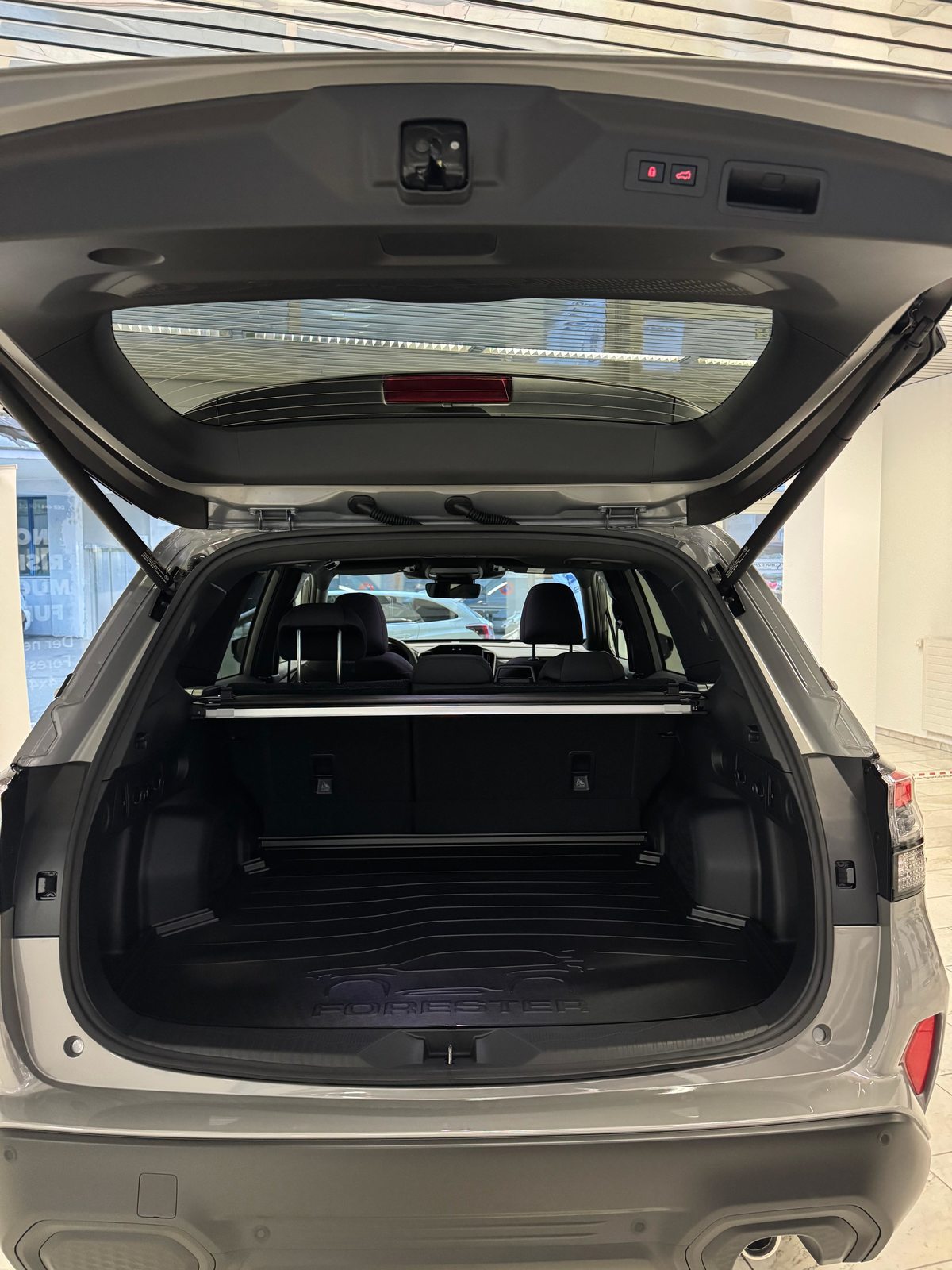 SUBARU Forester Station 2.0i e-Boxer Swiss Plus, Voll-Hybrid Benzin/Elektro, Vorführwagen, Automatik - 5