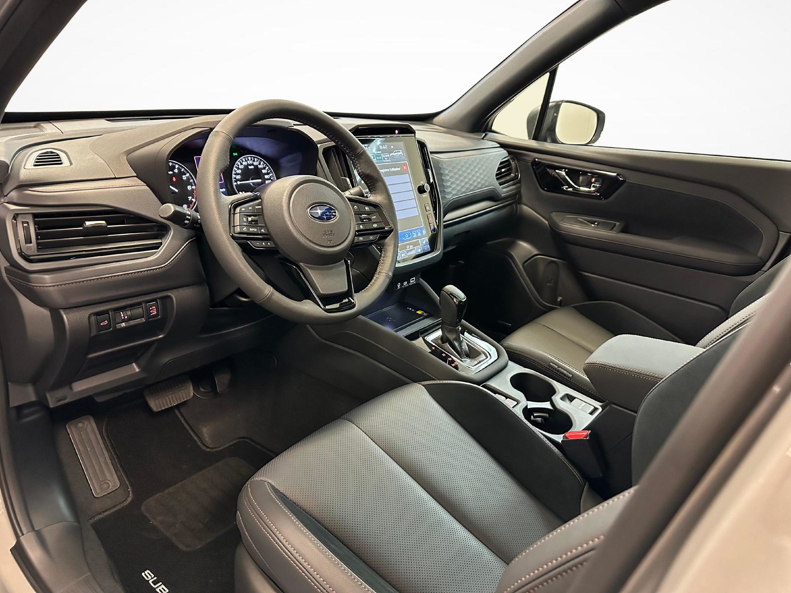 SUBARU Forester Station 2.0i e-Boxer Luxury, Hybride Intégral Essence/Électricité, Voiture de démonstration, Automatique - 4