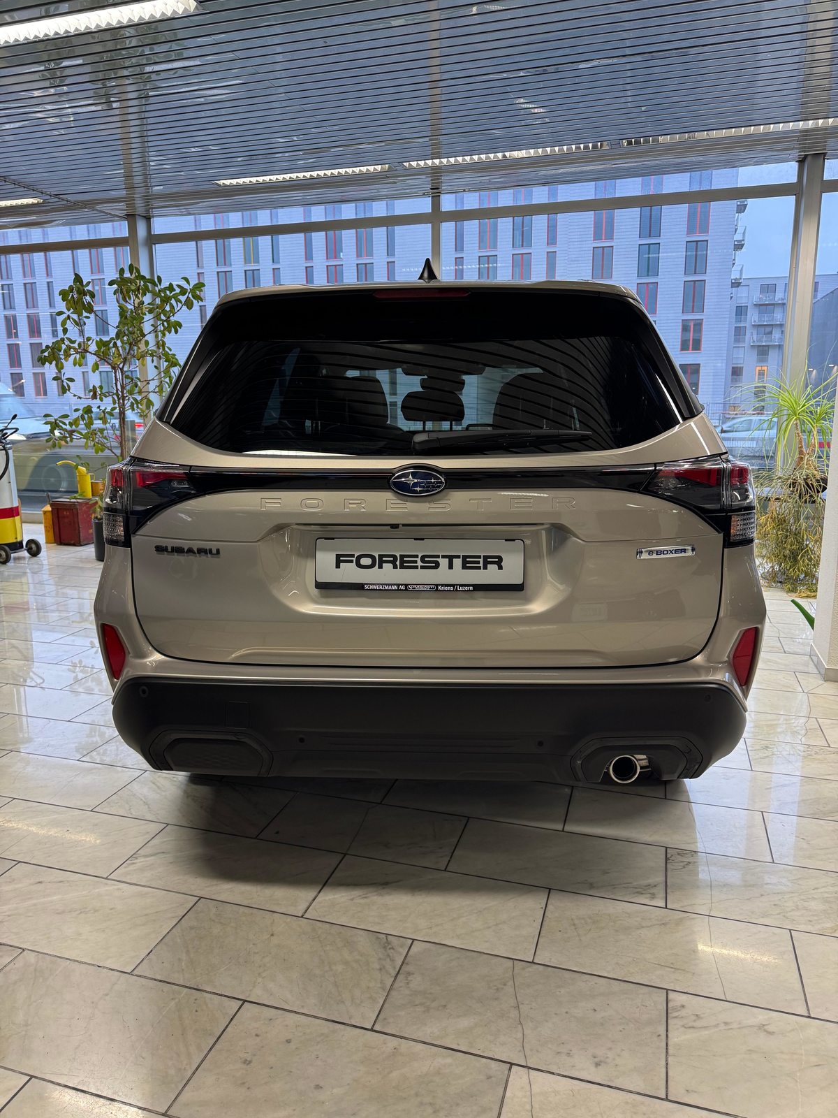 SUBARU Forester Station 2.0i e-Boxer Luxury, Hybride Leggero Benzina/Elettrica, Auto dimostrativa, Automatico - 4