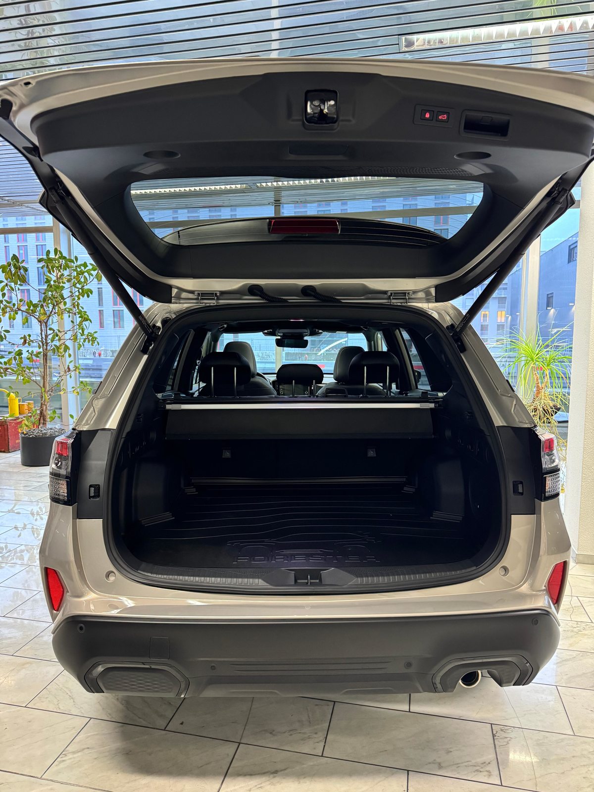 SUBARU Forester Station 2.0i e-Boxer Luxury, Hybride Leggero Benzina/Elettrica, Auto dimostrativa, Automatico - 5