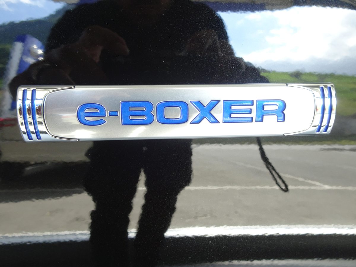 SUBARU Impreza 2.0i e-Boxer Swiss Plus, Full-Hybrid Petrol/Electric, Second hand / Used, Automatic - 5