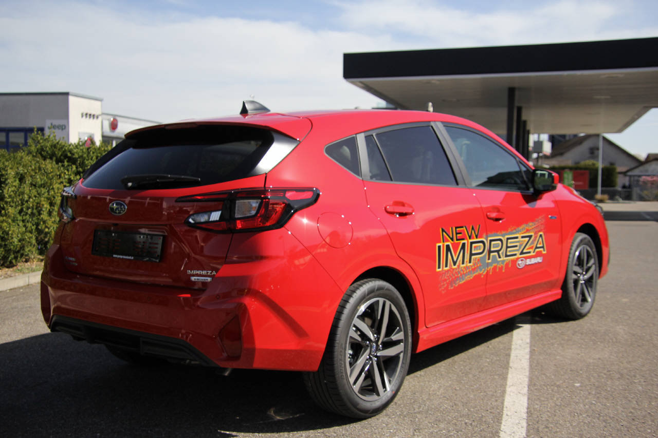 SUBARU Impreza 2.0i e-Boxer Swiss Plus, Full-Hybrid Petrol/Electric, Ex-demonstrator, Automatic - 3
