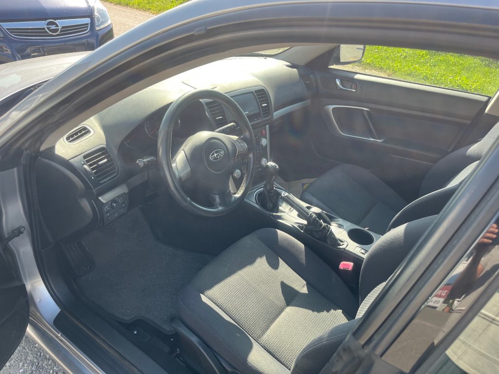 SUBARU LEGACY 2.0 R Swiss, Petrol, Second hand / Used, Manual - 6