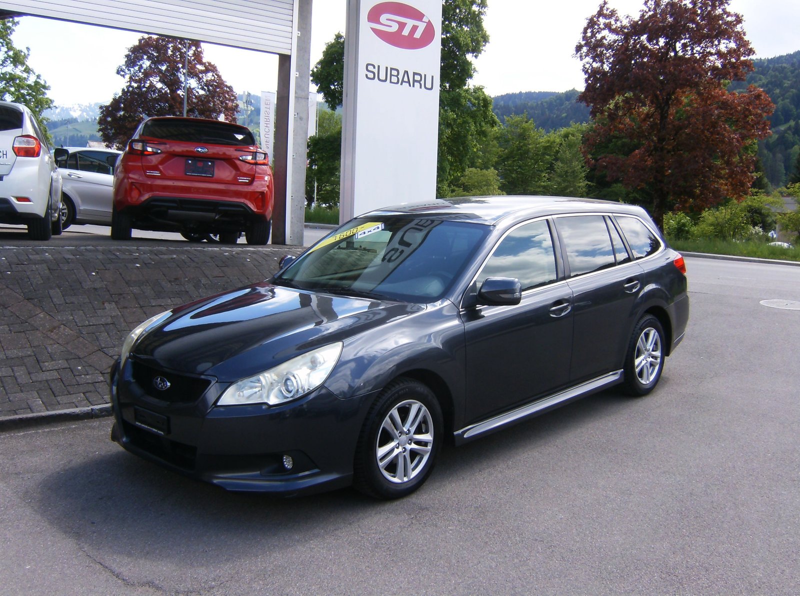 SUBARU Legacy 2.0i Swiss AWD Lineartronic