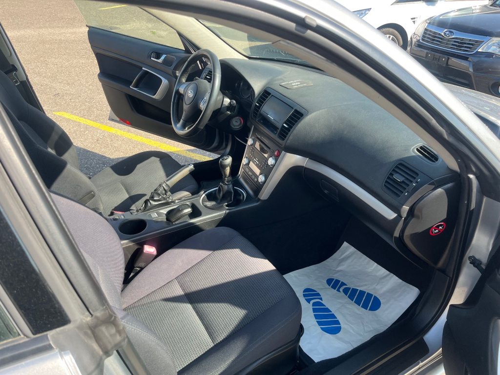 SUBARU LEGACY 2.0 R Swiss, Petrol, Second hand / Used, Manual - 7