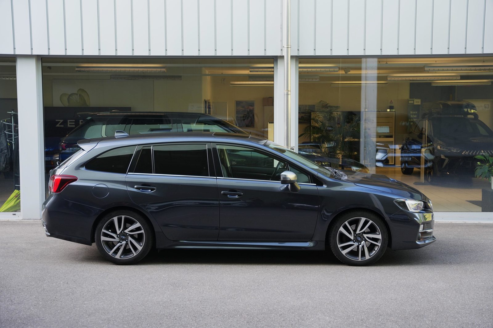 SUBARU Levorg 1.6 DIT Luxury S, Petrol, Second hand / Used, Automatic - 3