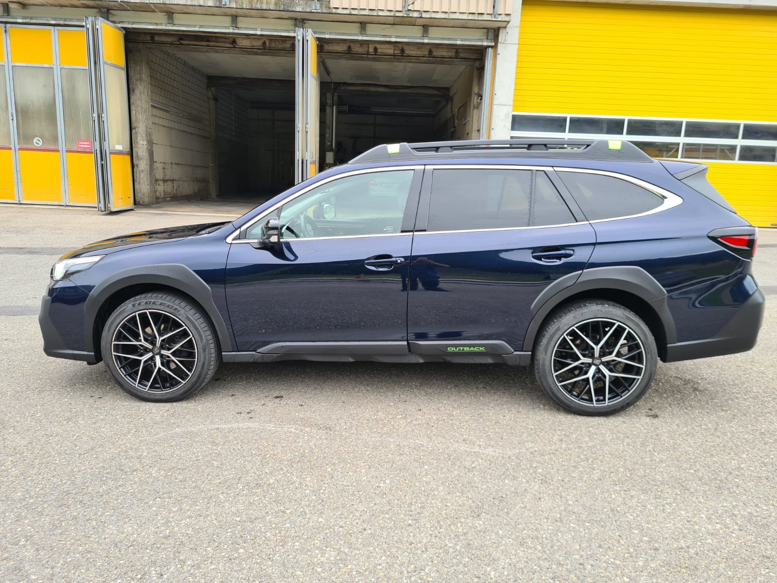 SUBARU Outback 2.5i Crossroad AWD Lineartronic, Benzin, Occasion / Gebraucht, Automat - 3