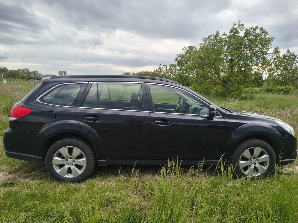 SUBARU OUTBACK 2.5i Swiss, Essence, Occasion / Utilisé, Automatique - 6