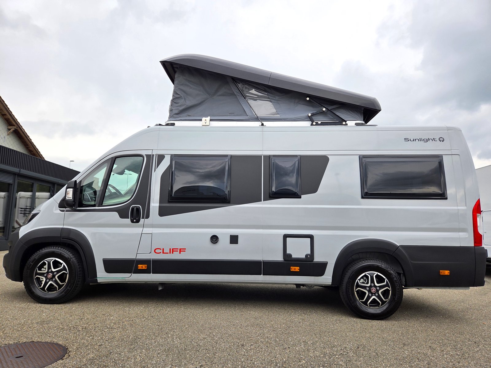 SUNLIGHT Cliff 640 RT Adventure Edition, Diesel, Ex-demonstrator, Automatic - 6