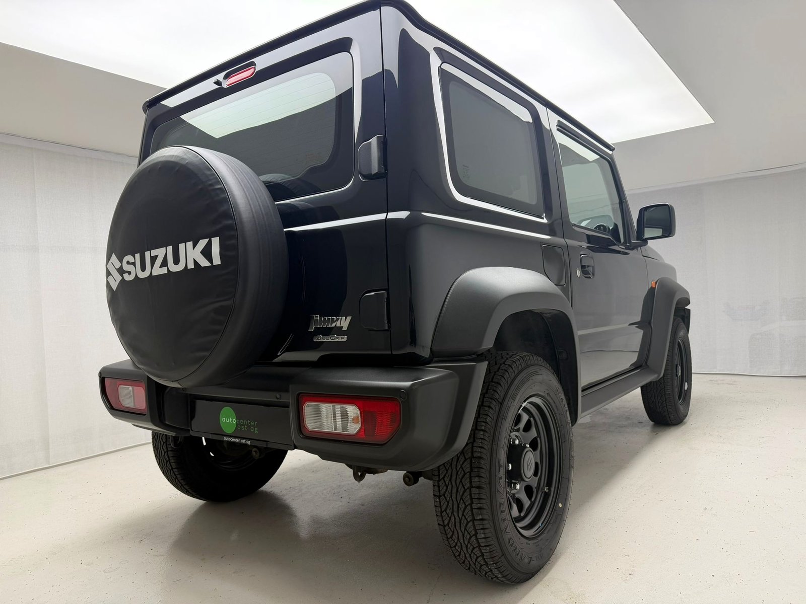 SUZUKI Jimny 1.5 Compact+ 4x4 Automat + 4 Platzer + PDC, Benzin, Occasion / Gebraucht, Automatik - 5