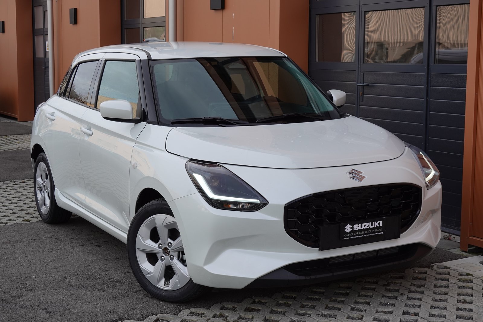 SUZUKI Swift 1.2 Compact+ Hybrid CVT - Tempomat Adapt. * Cam, Hybride Léger Essence/Électricité, Voiture nouvelle, Automatique - 3