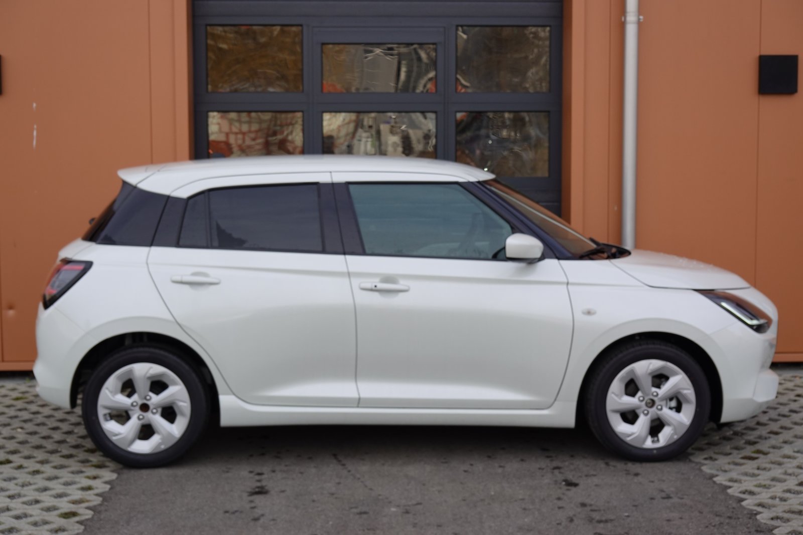 SUZUKI Swift 1.2 Compact+ Hybrid CVT - Tempomat Adapt. * Cam, Hybride Léger Essence/Électricité, Voiture nouvelle, Automatique - 4