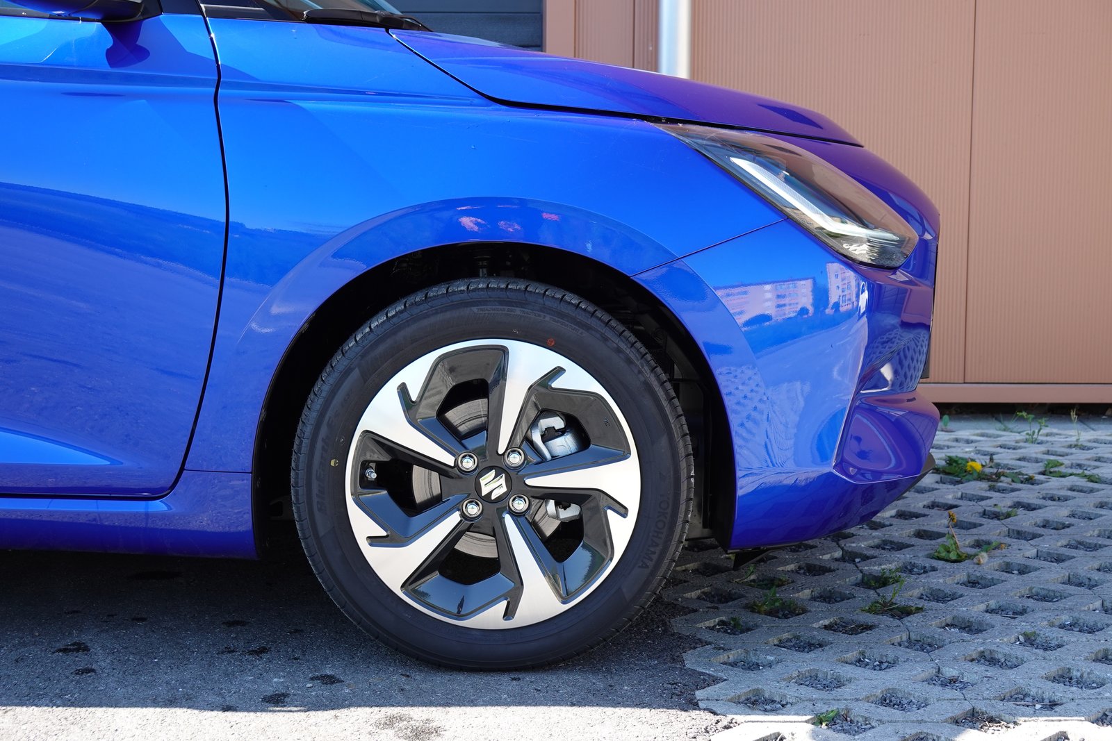 SUZUKI Swift 1.2 Compact Top Hybrid CVT - * Tempomat Adapt., Hybride Léger Essence/Électricité, Voiture nouvelle, Automatique - 5