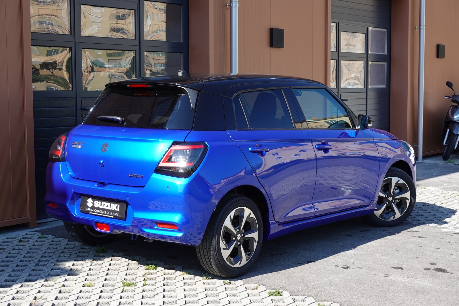 SUZUKI Swift 1.2 Compact Top Hybrid CVT - * Tempomat Adapt., Hybride Léger Essence/Électricité, Voiture nouvelle, Automatique - 6