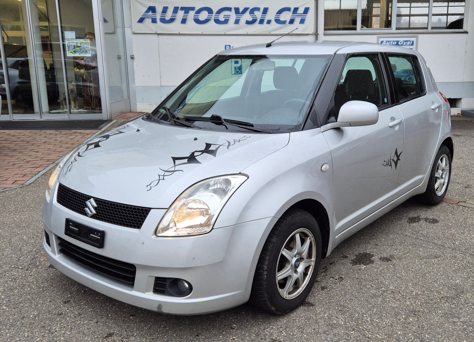 SUZUKI Swift 1.5i VVT GL Top