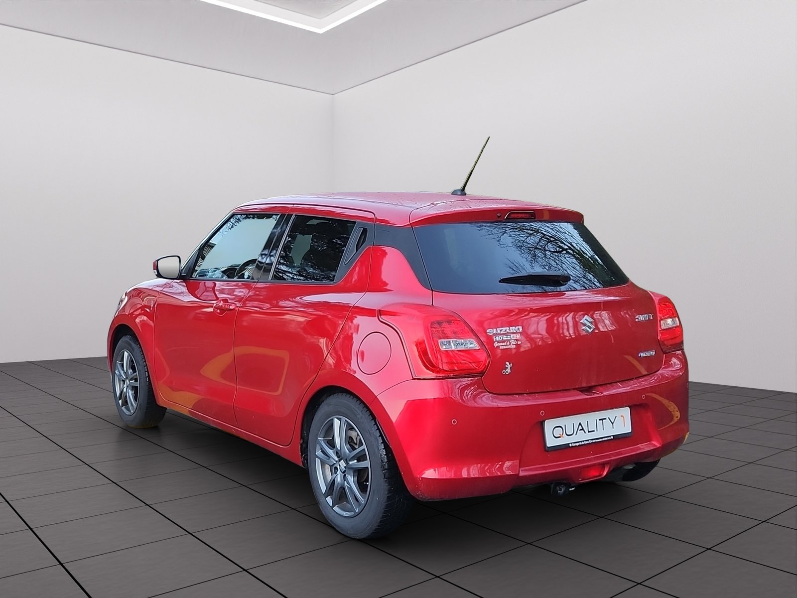 SUZUKI Swift 1.2 Compact Top Hybrid CVT, Mild-Hybrid Petrol/Electric, Second hand / Used, Automatic - 5