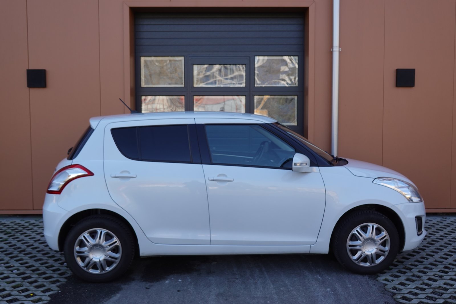 SUZUKI Swift 1.2i 16V GL 4x4, Petrol, Second hand / Used, Manual - 4