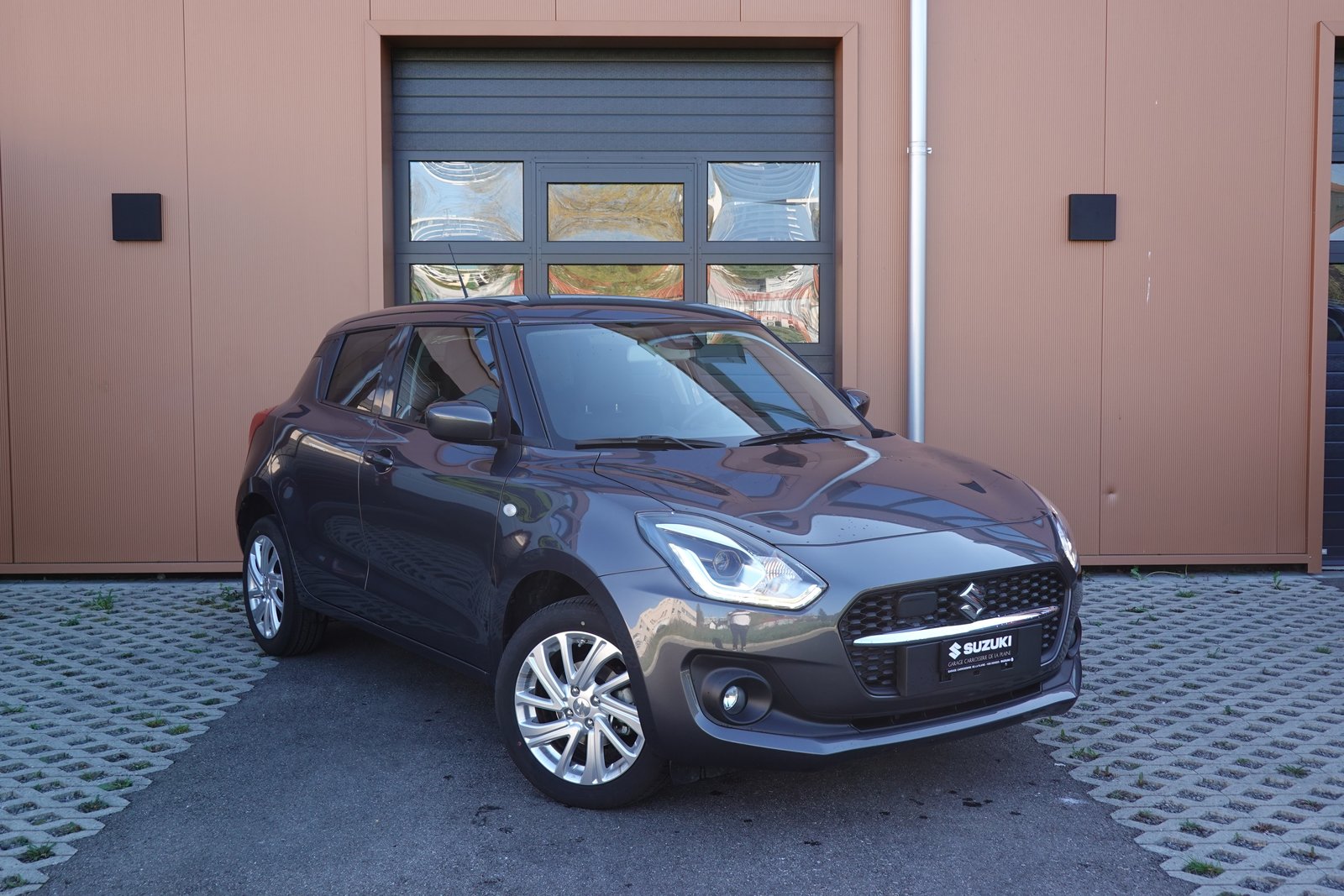 SUZUKI Swift 1.2 Compact + 4x4 Hybrid - Véhicule CH * 1ère
