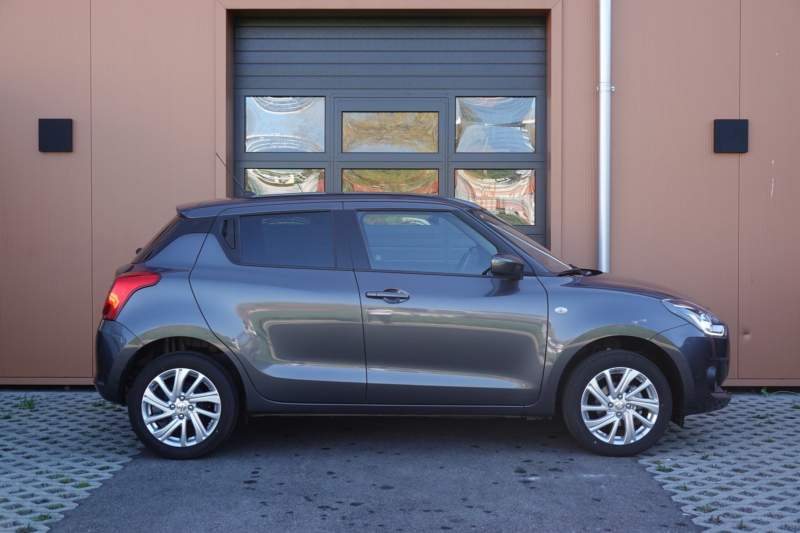 SUZUKI Swift 1.2 Compact + 4x4 Hybrid - Véhicule CH * 1ère, Hybride Leggero Benzina/Elettrica, Occasioni / Usate, Manuale - 4