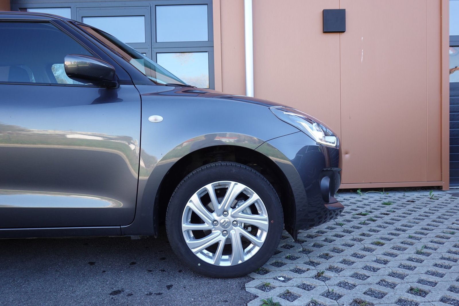 SUZUKI Swift 1.2 Compact + 4x4 Hybrid - Véhicule CH * 1ère, Hybride Leggero Benzina/Elettrica, Occasioni / Usate, Manuale - 5