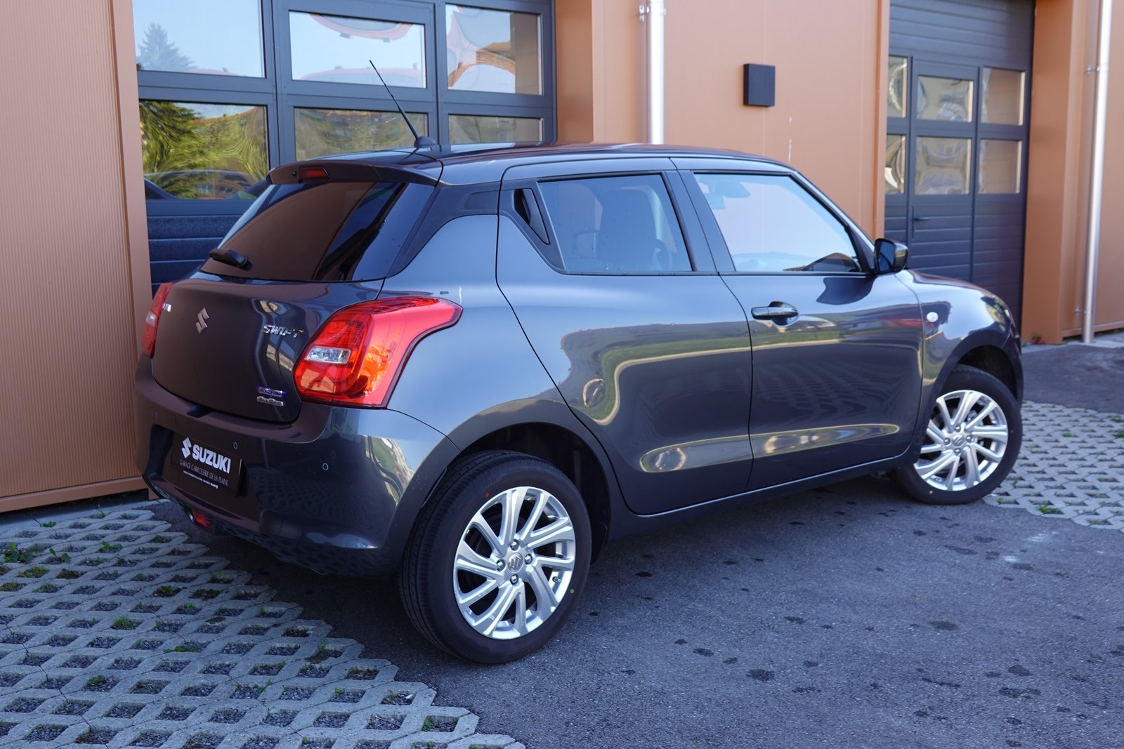 SUZUKI Swift 1.2 Compact + 4x4 Hybrid - Véhicule CH * 1ère, Hybride Leggero Benzina/Elettrica, Occasioni / Usate, Manuale - 6