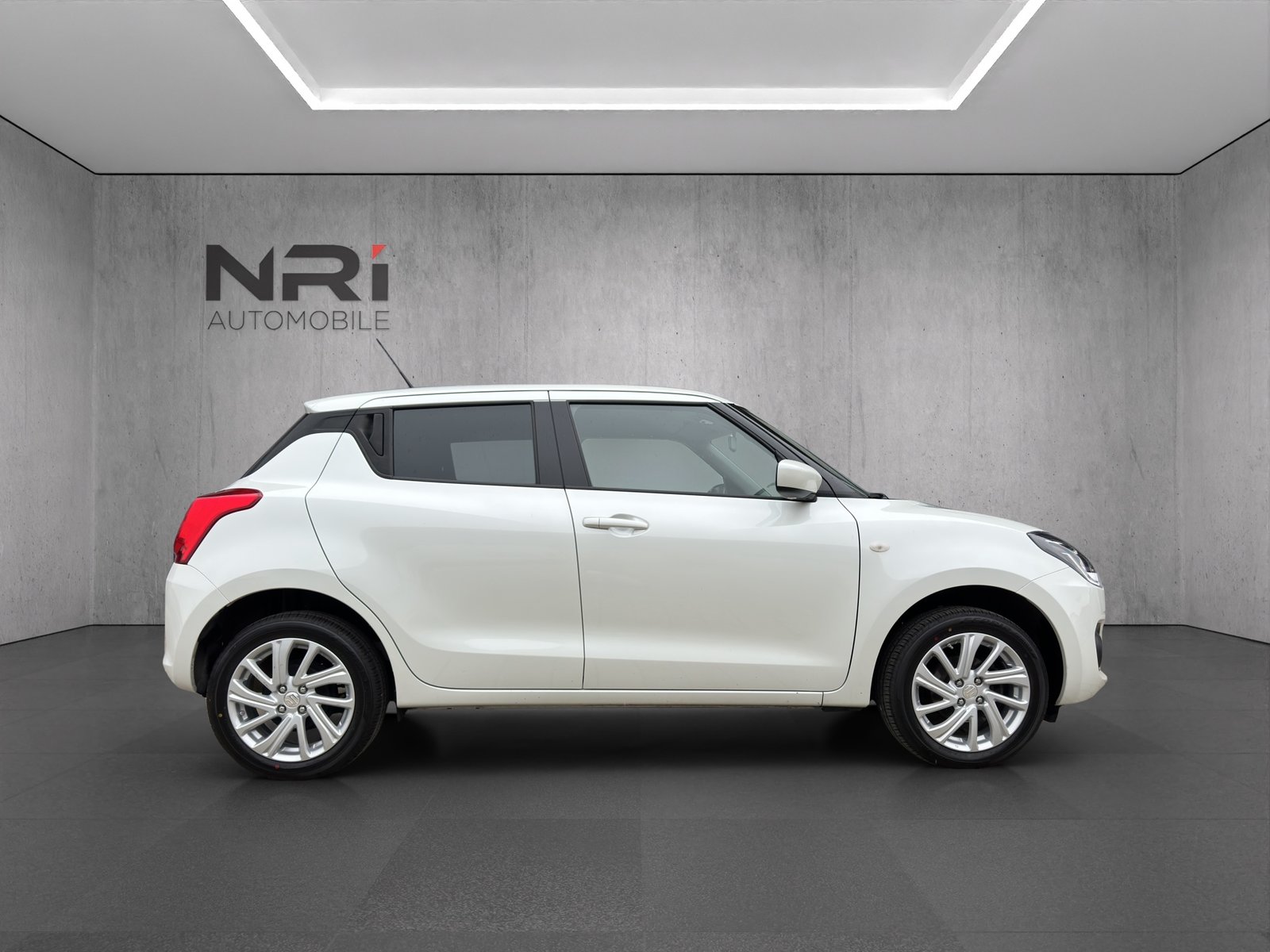 SUZUKI Swift 1.2 Compact Top Hybrid 4x4, Mild-Hybrid Petrol/Electric, Second hand / Used, Manual - 4