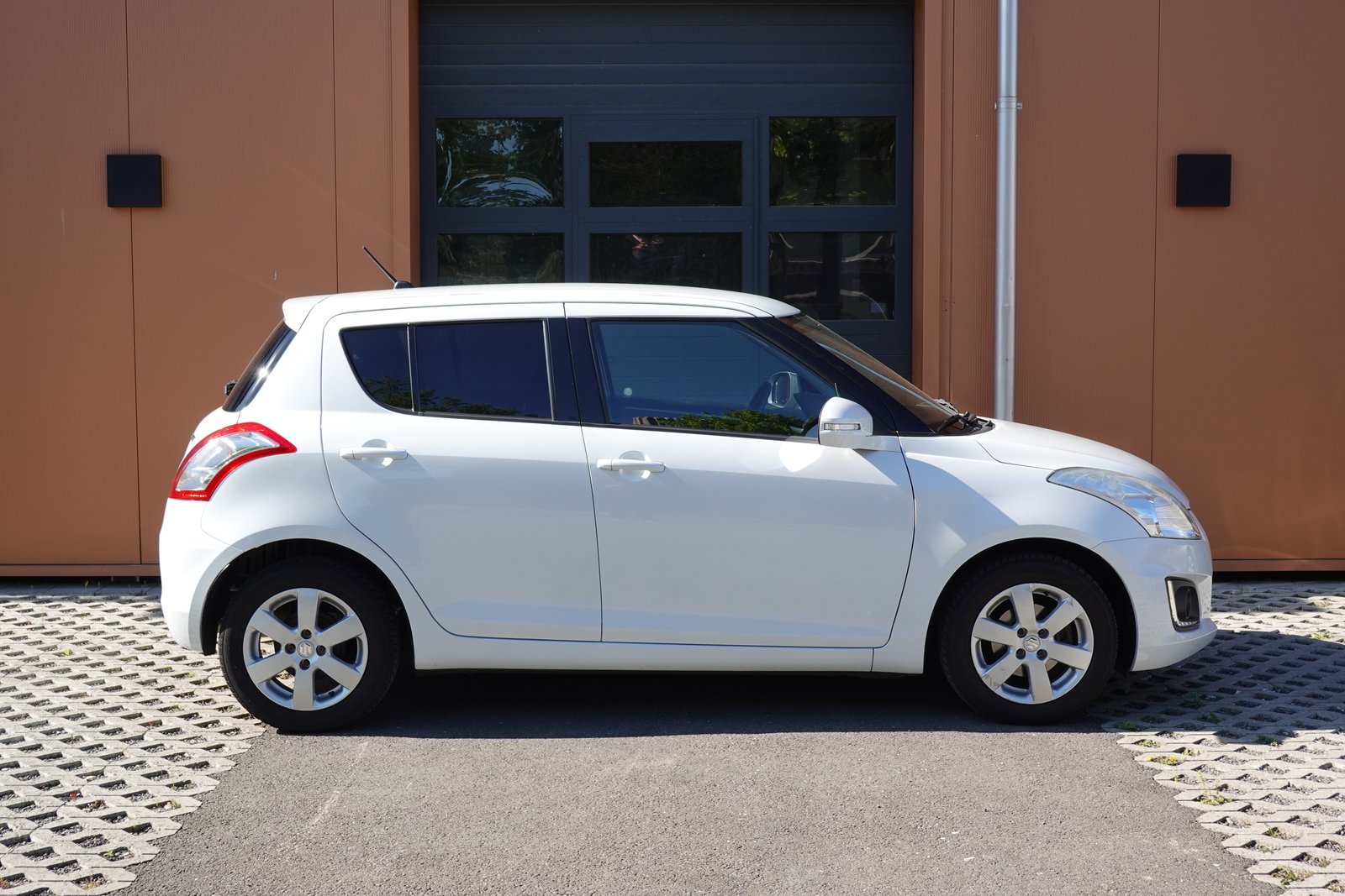 SUZUKI Swift 1.2i 16V Sergio Cellano * Véhiculé CH * 1er M, Essence, Occasion / Utilisé, Manuelle - 4