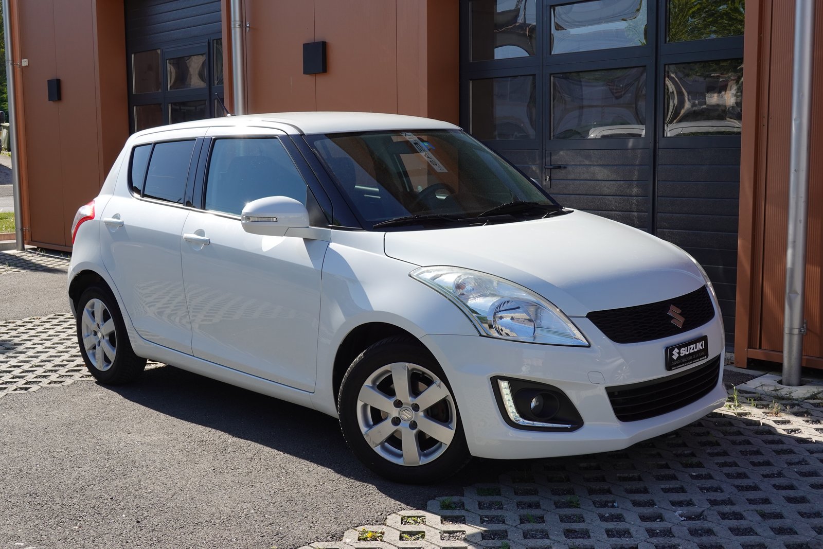 SUZUKI Swift 1.2i 16V Sergio Cellano * Véhiculé CH * 1er M, Essence, Occasion / Utilisé, Manuelle - 7