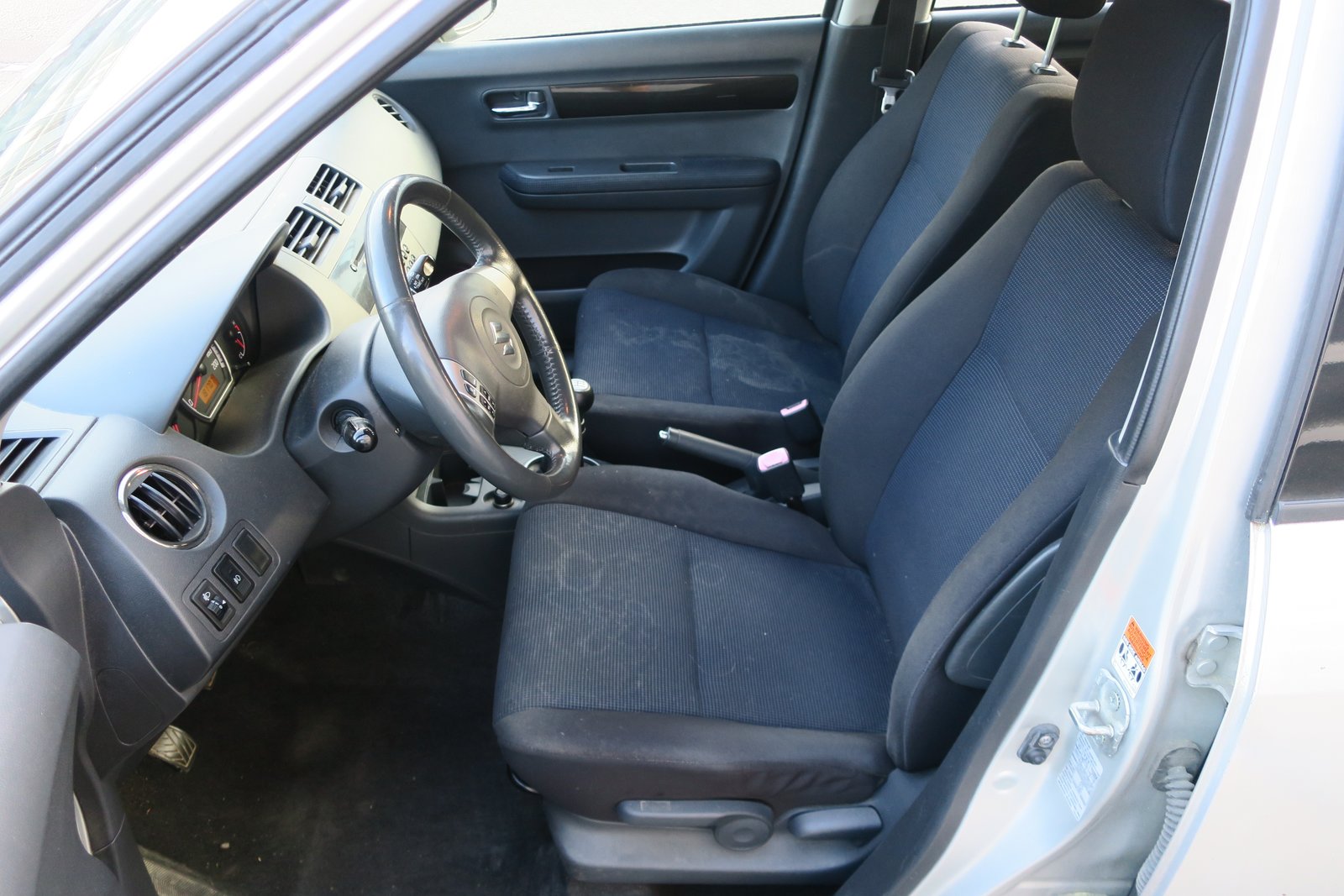 SUZUKI Swift 1.3i 16V GL Top 4x4, Essence, Occasion / Utilisé, Manuelle - 4