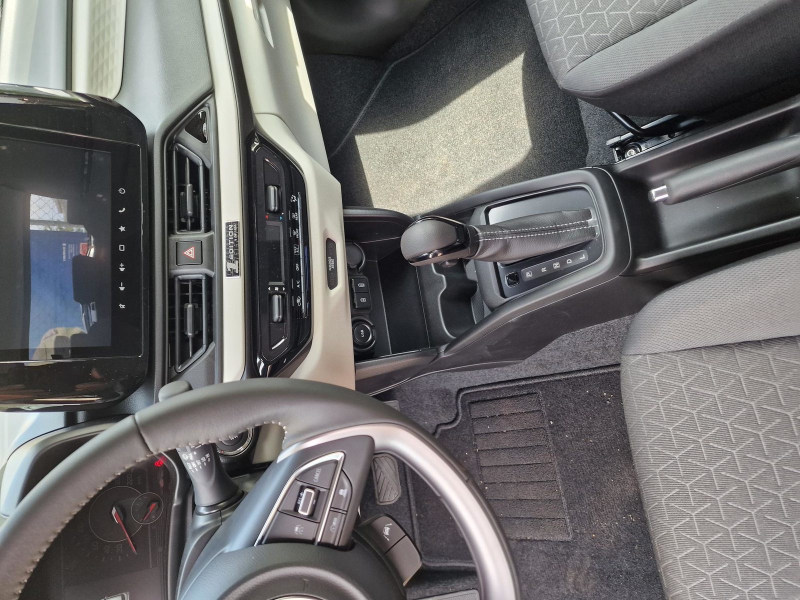 SUZUKI Swift 1.2 1st Edition Top Hybrid MY24, Mild-Hybrid Petrol/Electric, New car, Automatic - 6