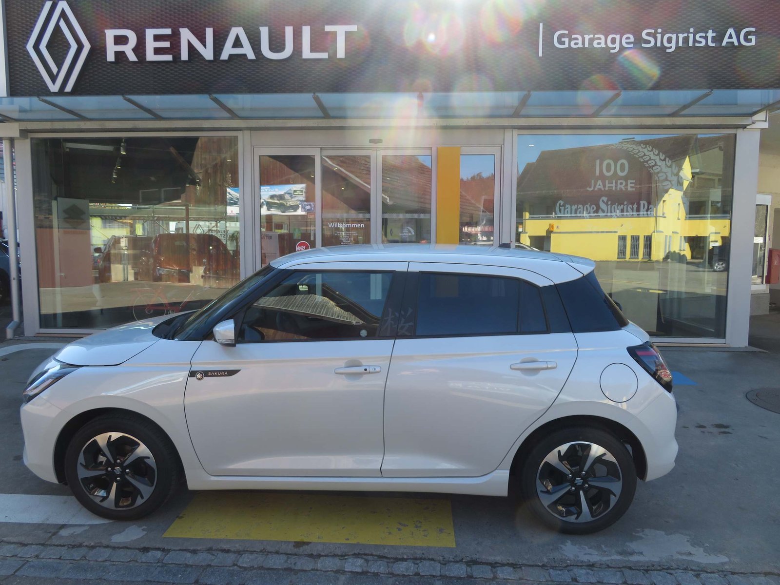 SUZUKI Swift 1.2 Sakura Top Hybrid