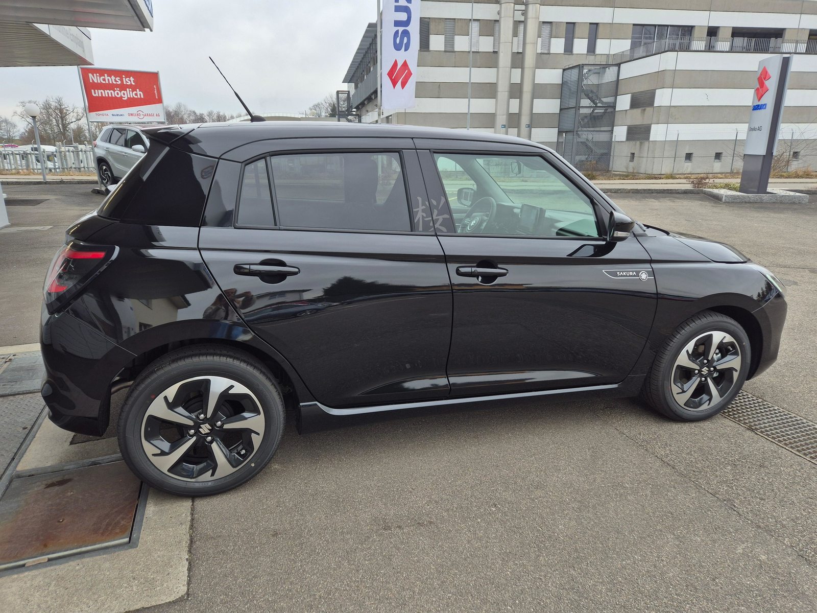 SUZUKI Swift 1.2 Sakura Top Hybrid, Mild-Hybrid Petrol/Electric, New car, Automatic - 3