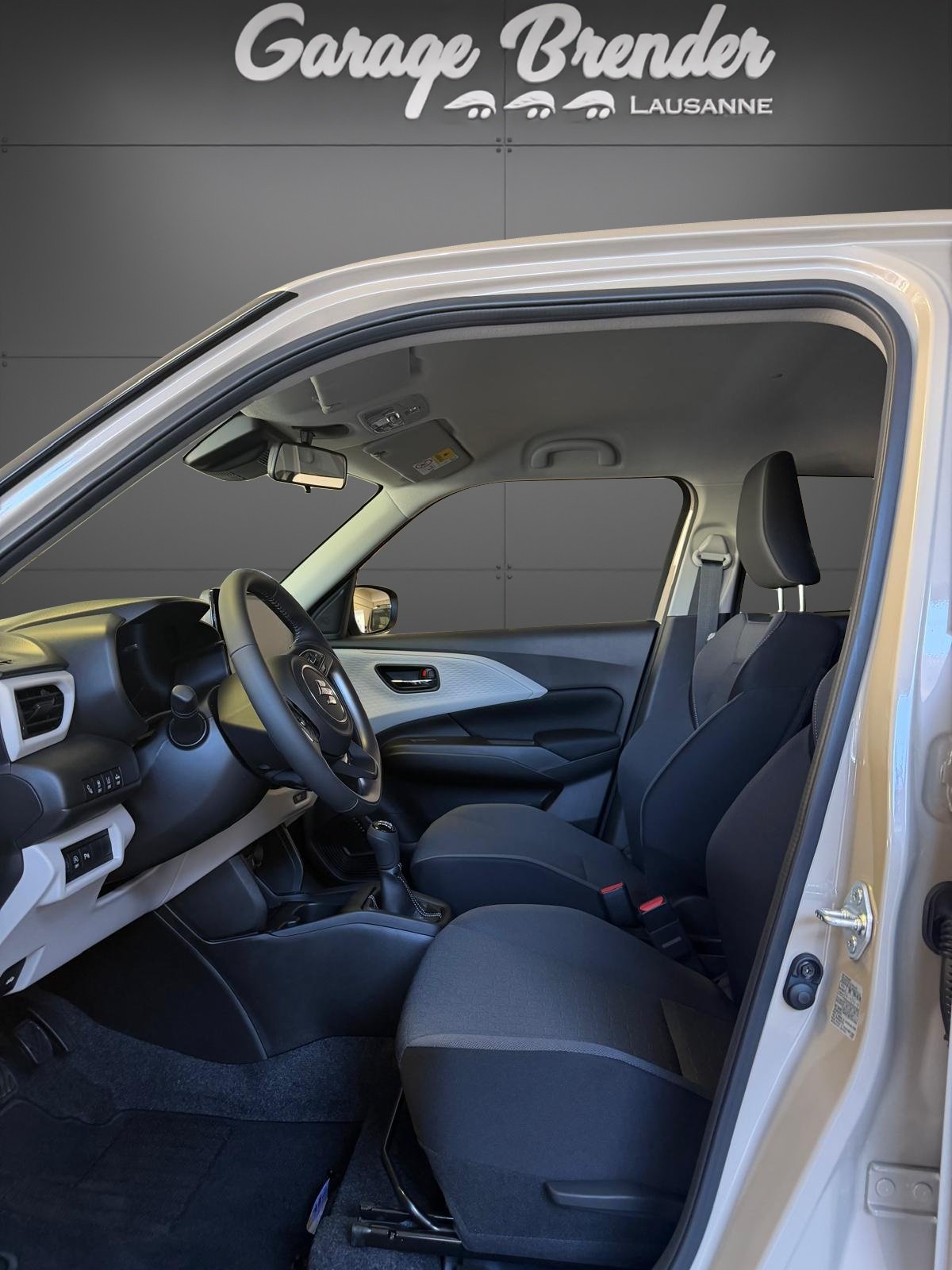 SUZUKI Swift 1.2 Sakura Hybrid 4x4, Hybride Léger Essence/Électricité, Voiture nouvelle, Manuelle - 3