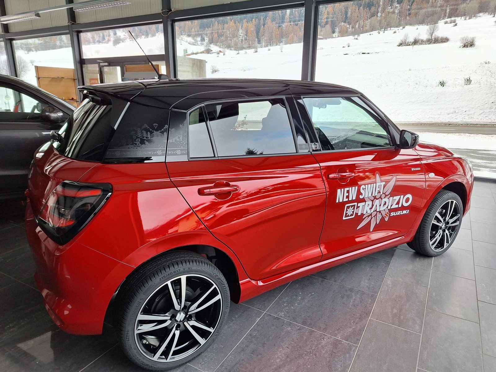 SUZUKI Swift 1.2 Tradizio Hybrid 4x4, Hybride Léger Essence/Électricité, Voiture nouvelle, Manuelle - 3