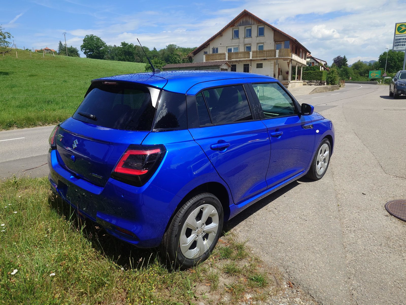 SUZUKI Swift 1.2 Sakura Hybrid, Mild-Hybrid Petrol/Electric, New car, Automatic - 4