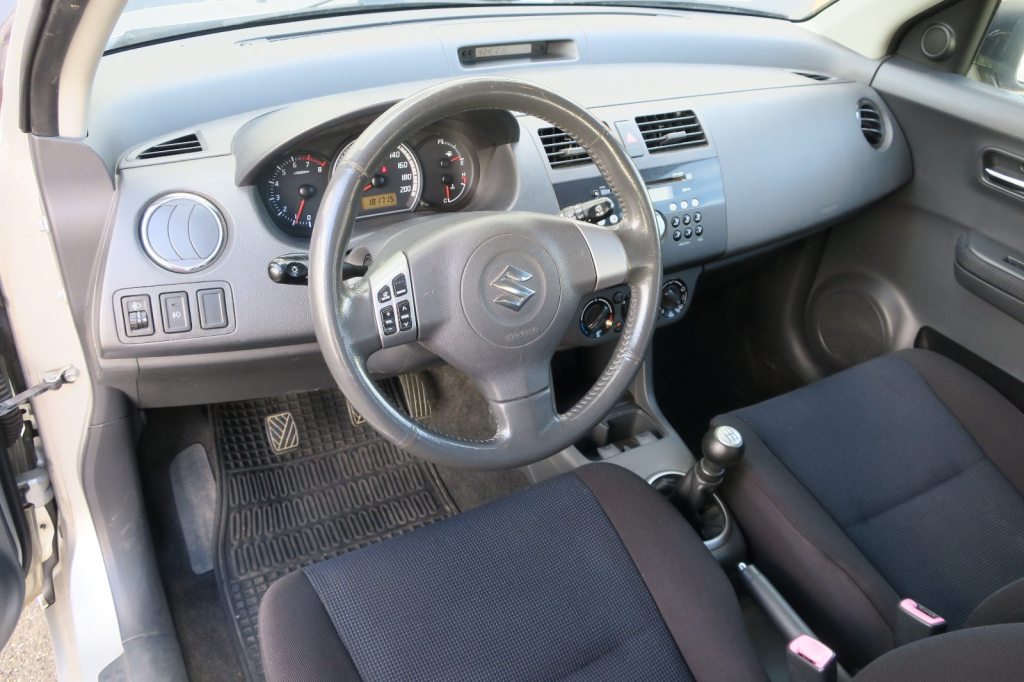 SUZUKI SWIFT 1.3 GL Top 4WD, Benzin, Occasion / Gebraucht, Handschaltung - 5