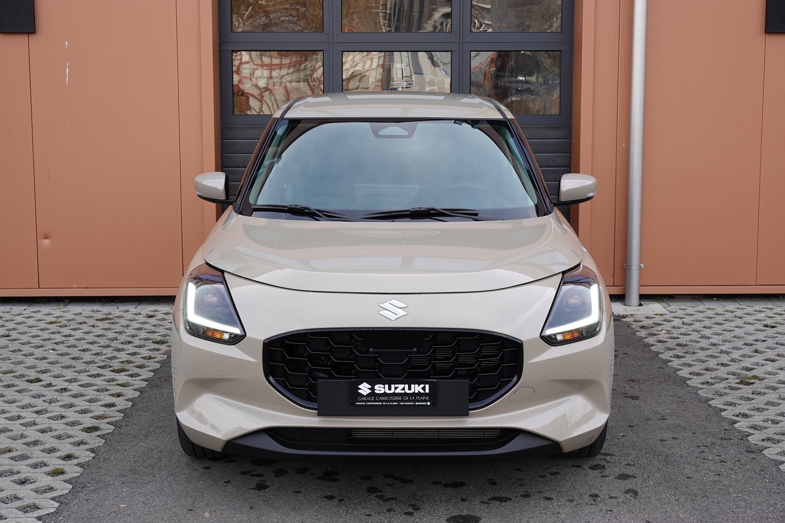 SUZUKI Swift 1.2 Sakura Top Hybrid CVT - Edition Limitée *, Essence, Occasion / Utilisé, Automatique - 3