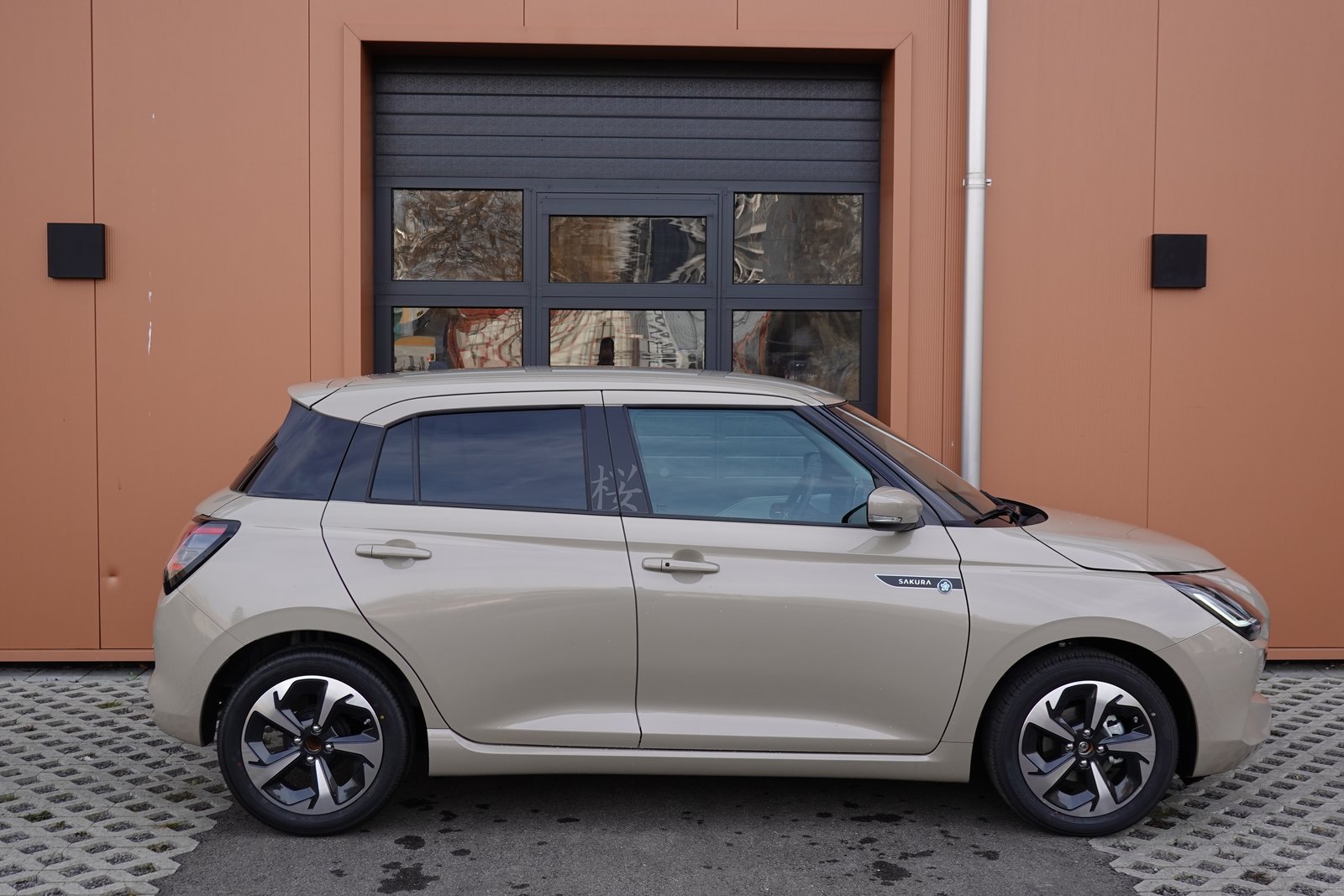 SUZUKI Swift 1.2 Sakura Top Hybrid CVT - Edition Limitée *, Essence, Occasion / Utilisé, Automatique - 5