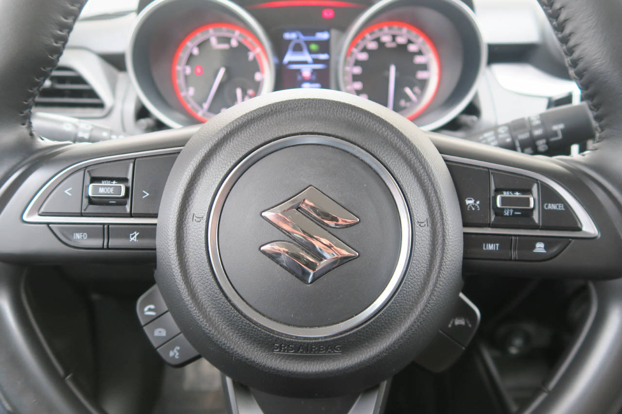 SUZUKI Swift 1.2 Compact Top Hybrid 4x4, Mild-Hybrid Petrol/Electric, Second hand / Used, Manual - 6