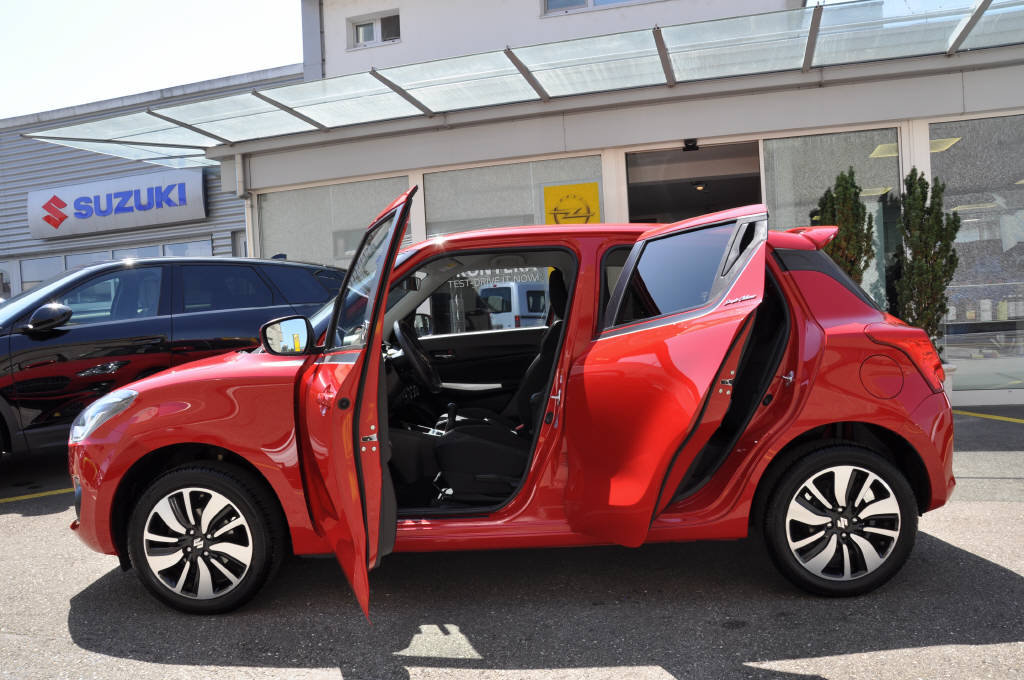 SUZUKI Swift 1.2 Sergio Cel. Top Hybrid 4x4, Mild-Hybrid Petrol/Electric, Second hand / Used, Manual - 4