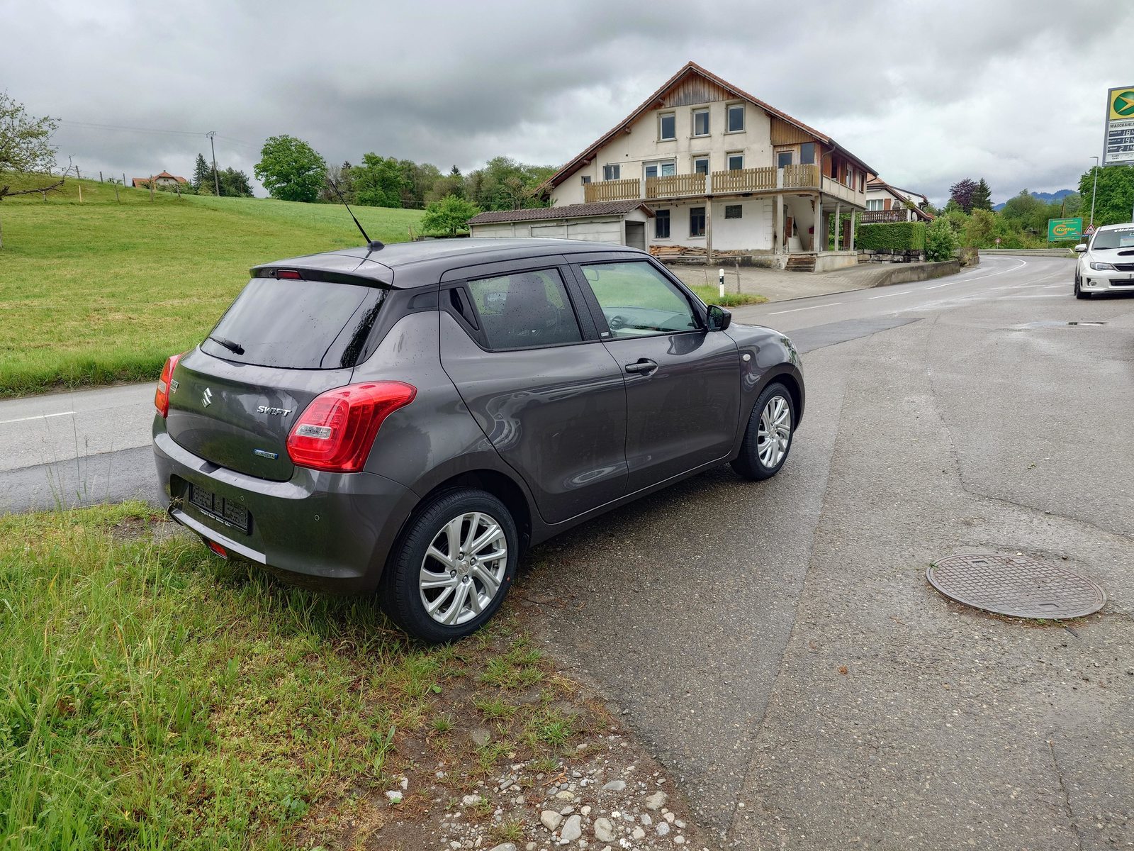 SUZUKI Swift 1.2 Compact+ Hybrid, Mild-Hybrid Petrol/Electric, Second hand / Used, Automatic - 3
