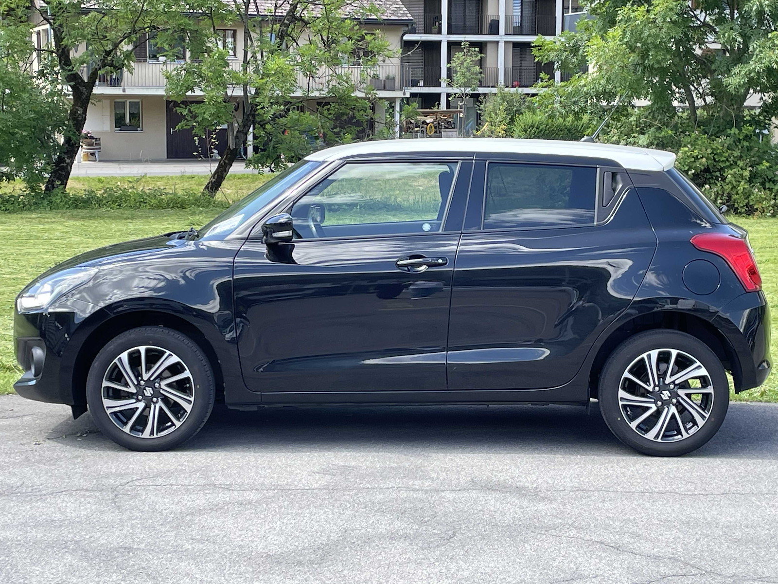 SUZUKI Swift 1.2 Compact Top Hybrid 4x4, Mild-Hybrid Petrol/Electric, Second hand / Used, Manual - 3