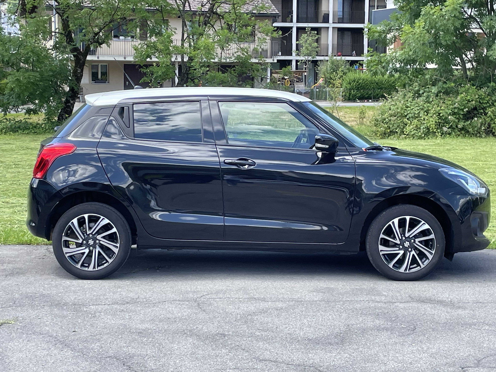 SUZUKI Swift 1.2 Compact Top Hybrid 4x4, Mild-Hybrid Petrol/Electric, Second hand / Used, Manual - 7