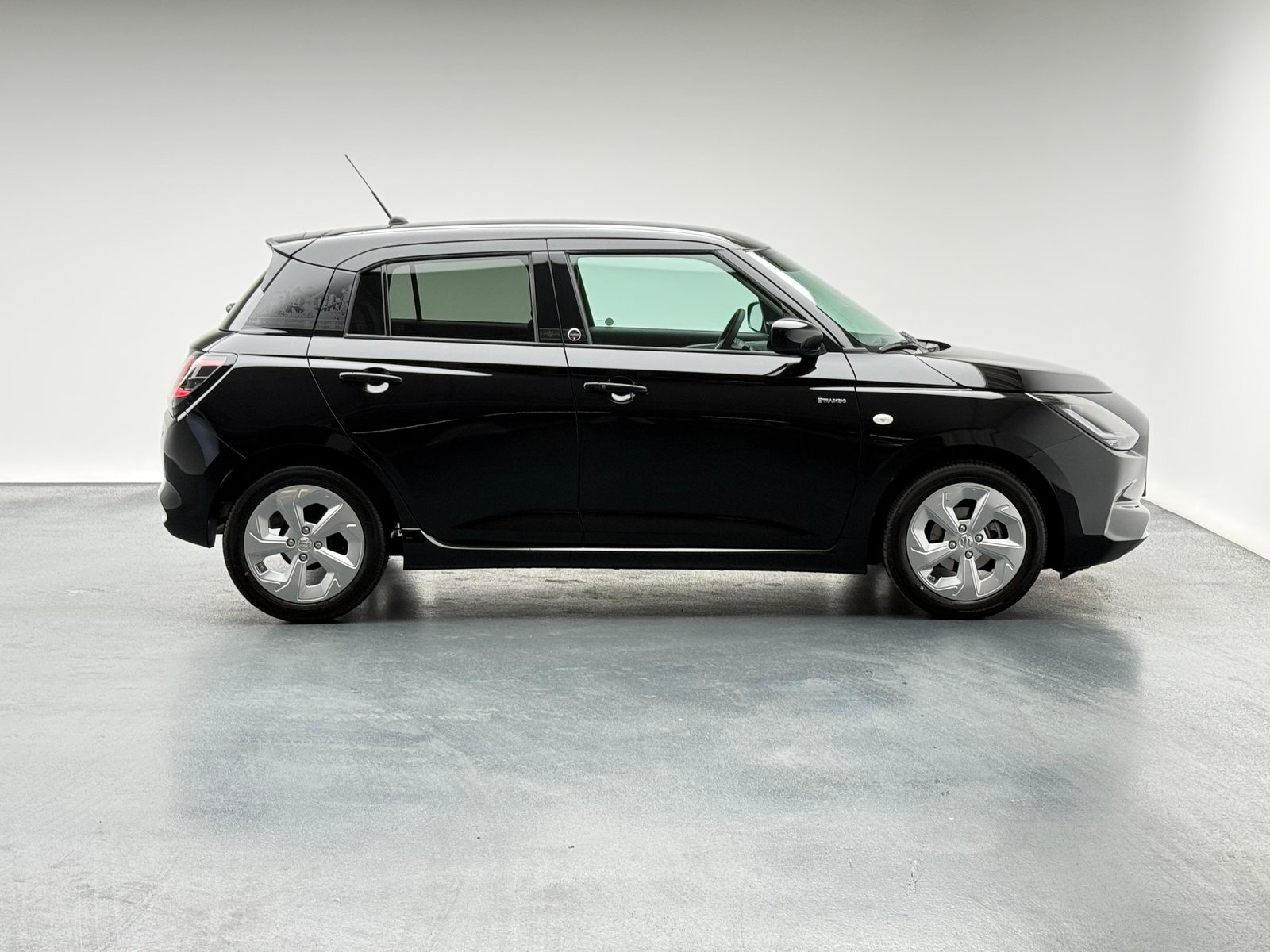 SUZUKI Swift 1.2 Tradizio Hybrid, Mild-Hybrid Petrol/Electric, Second hand / Used, Automatic - 5