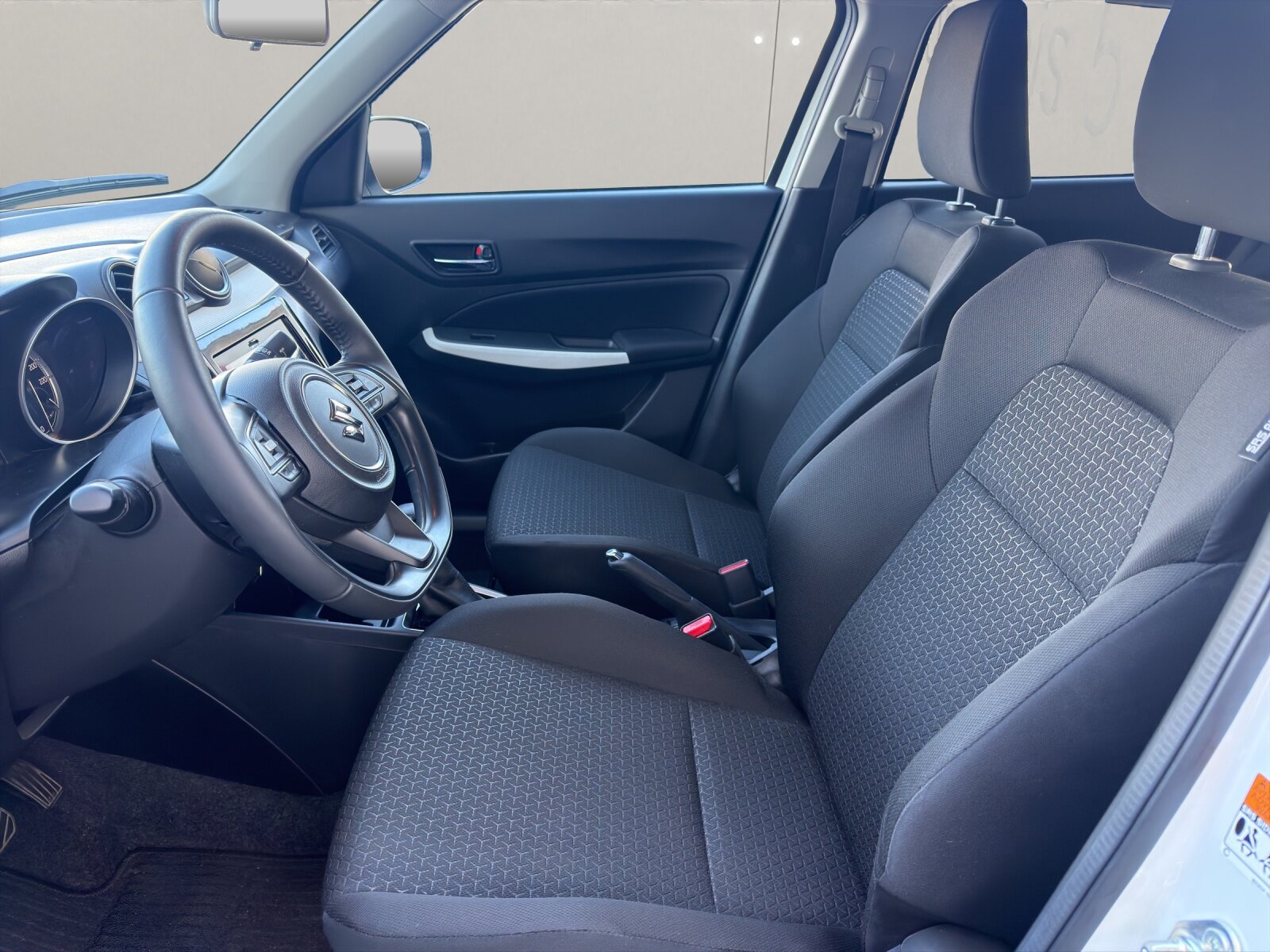 SUZUKI Swift 1.2 Compact+ Hybrid, Mild-Hybrid Petrol/Electric, Second hand / Used, Automatic - 5
