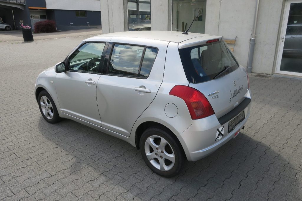 SUZUKI SWIFT 1.3 GL Top 4WD mit Klima, Essence, Occasion / Utilisé, Manuelle - 2