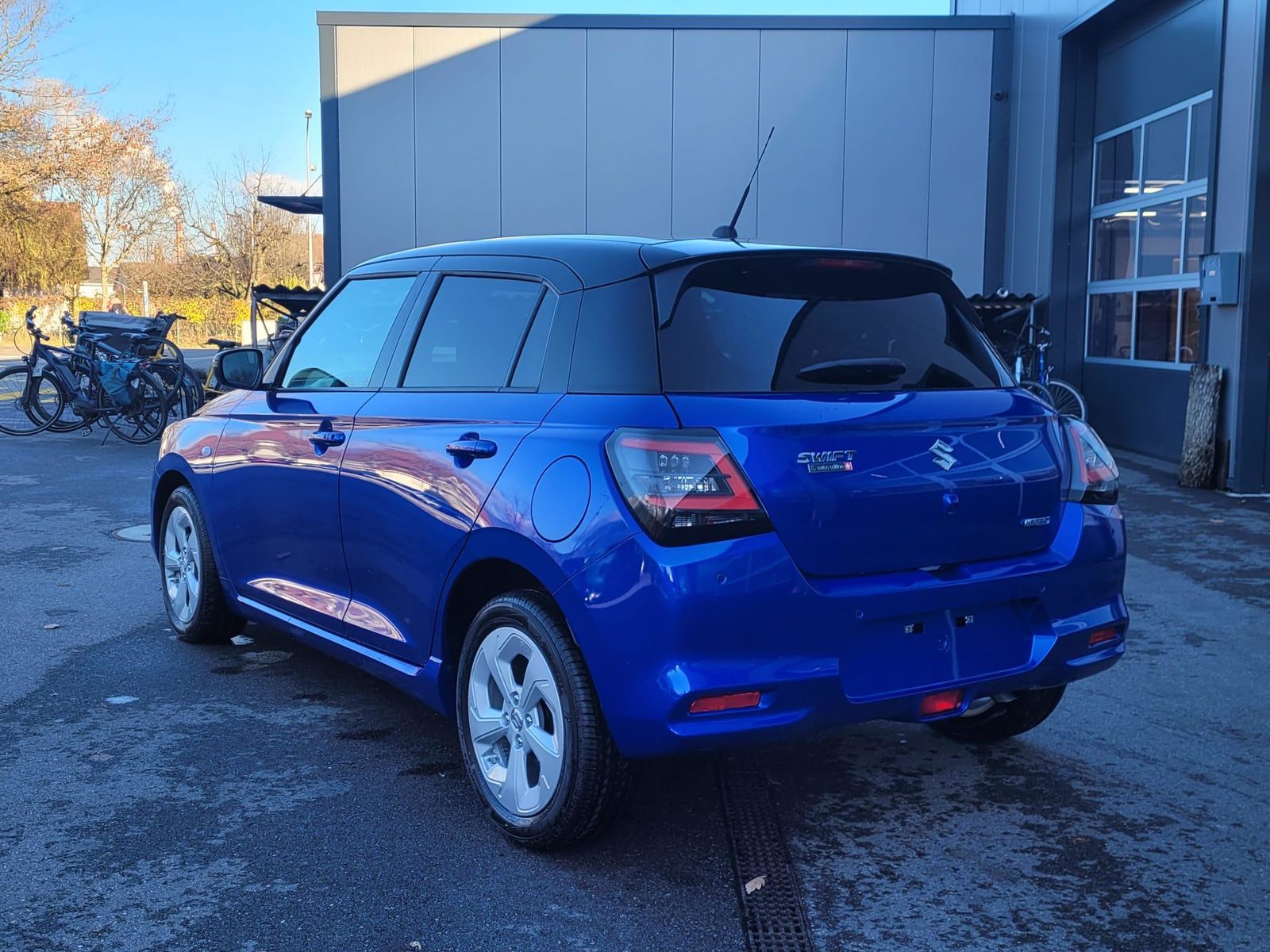 SUZUKI Swift 1.2 Compact+ Hybrid, Mild-Hybrid Petrol/Electric, Ex-demonstrator, Automatic - 3